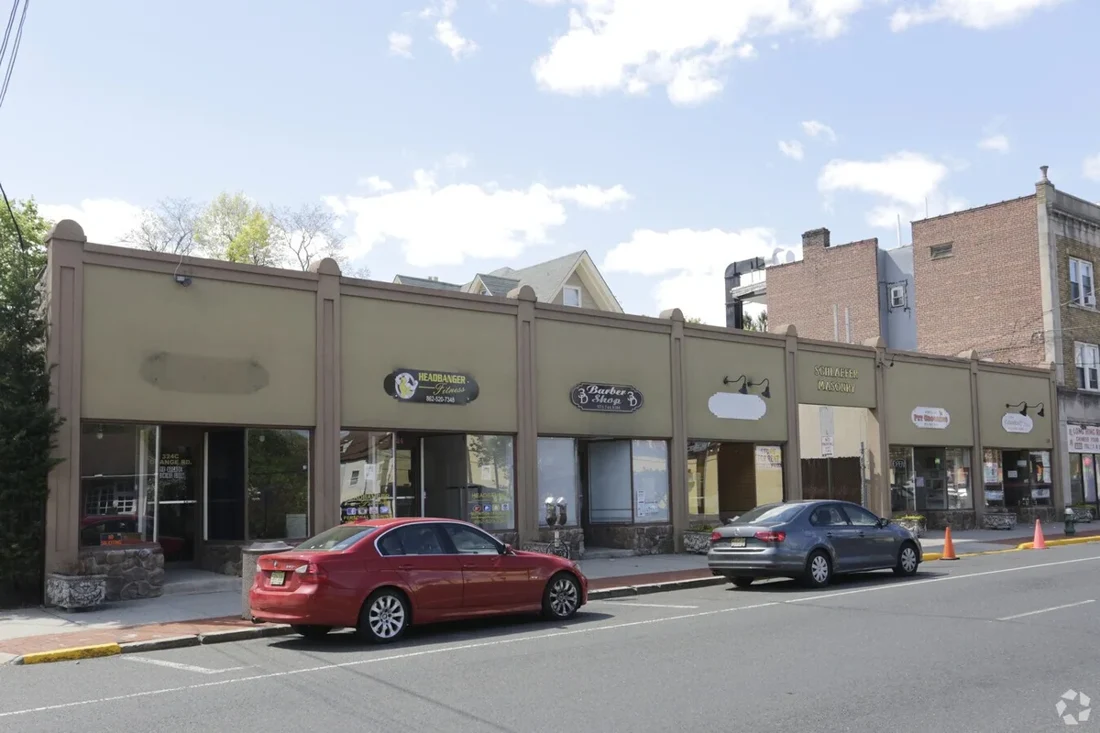 Exterior of 322–324–328 Orange Road